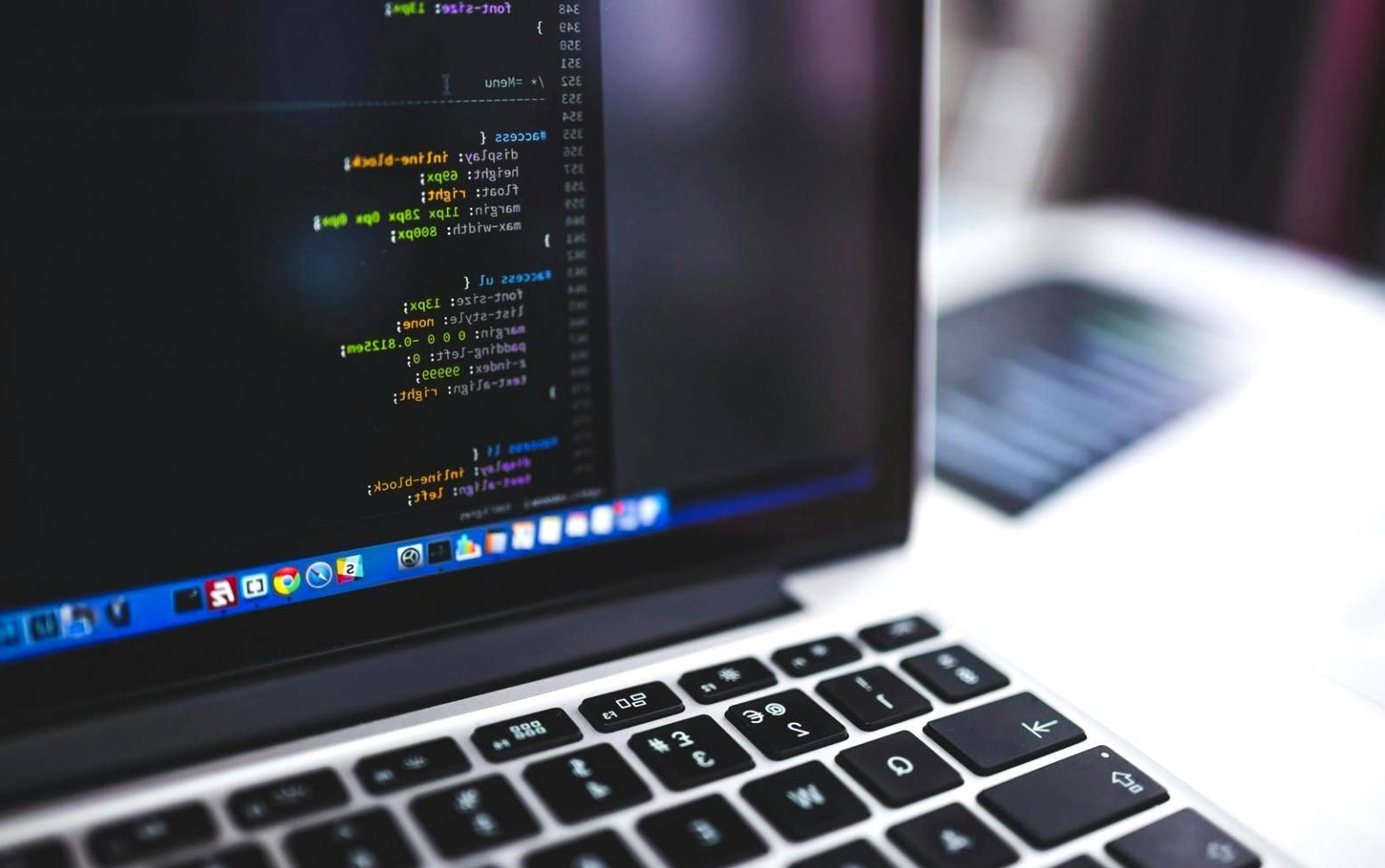 Gaming development team werkt samen aan nieuwe sociale casino features